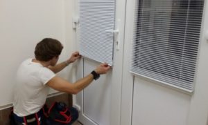 Установка рулонных жалюзи в Мурино